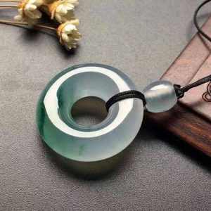 Mặt dây chuyền đá phong thủy Ngọc Miến Điện