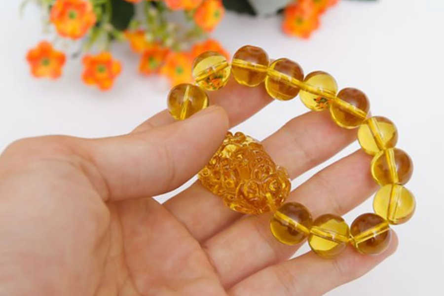 Hướng dẫn cách chon vòng đá phong thủy mệnh kim cho nữ